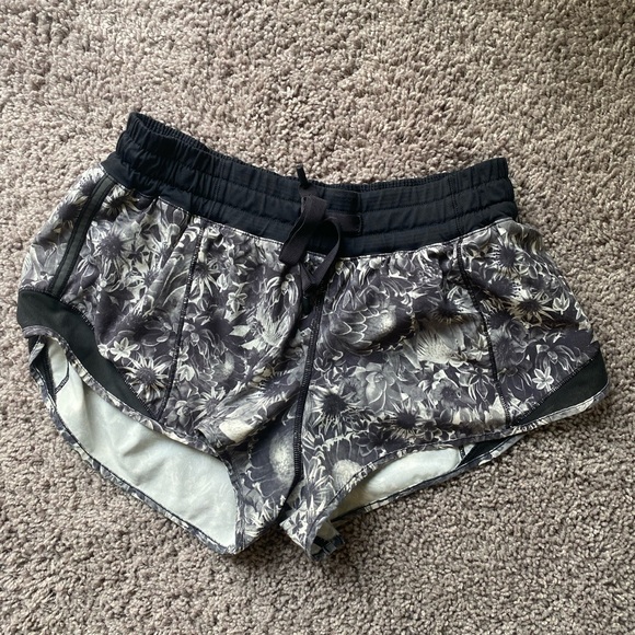lululemon athletica Pants - Lululemon size 6 running shorts